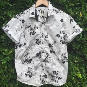 Howe Size Small White Black Gray Shirt